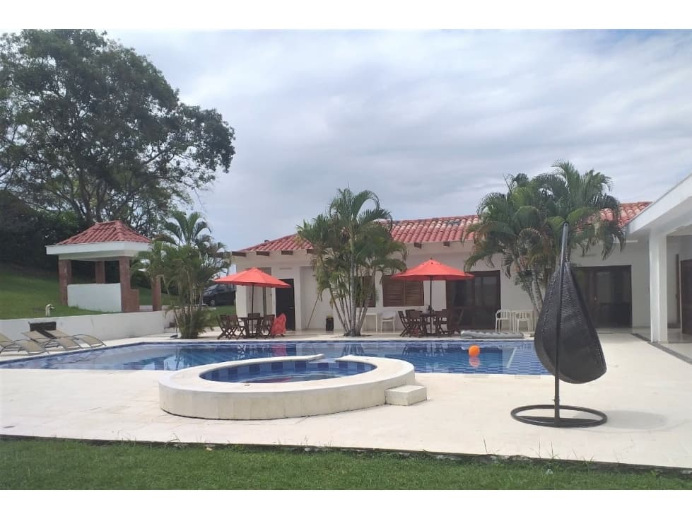 CASA CAMPESTRE EN EXCLUSIVO CONDOMINIO EN TOCAIMA - 1