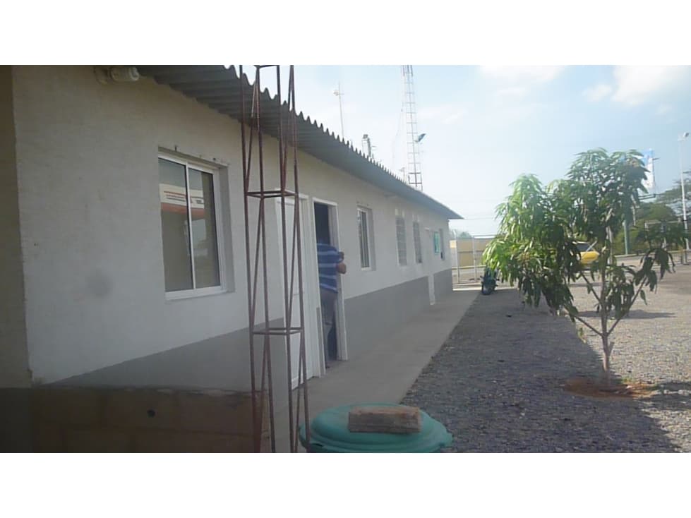 Propiedad excelente en Riohacha oficinas, serviteca, lavadero - 1