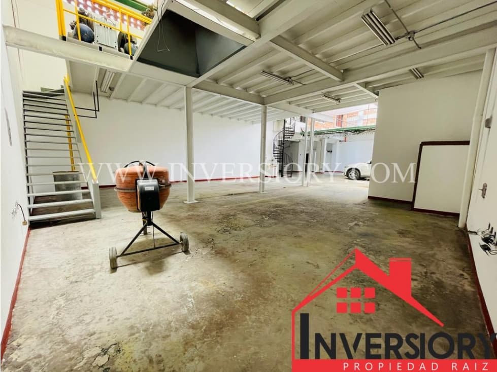 ARRIENDO bodega con más de 500 Mtrs cuadras del parque principal - 1