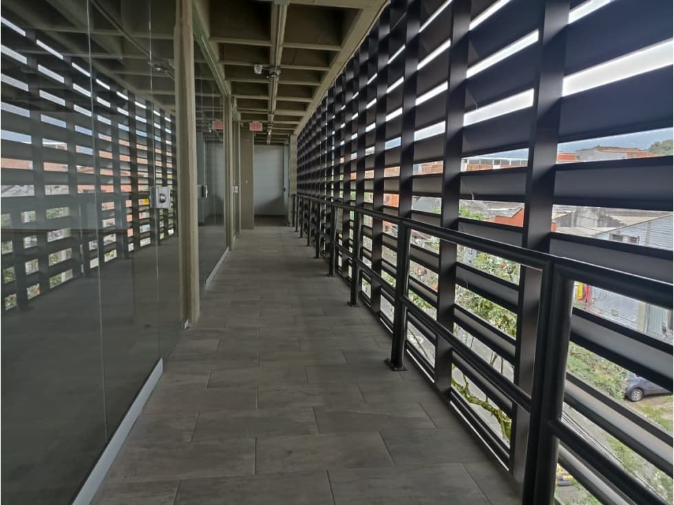 Arriendo oficina en Itagui sector La Esmeralda - 1