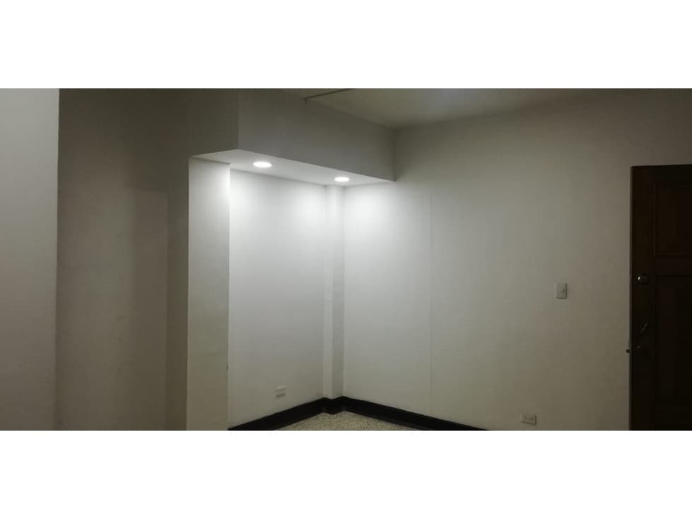 EN ARRIENDO OFICINA DISPONIBLE CERCA AL PARQUE DE LA CEJA. - 1