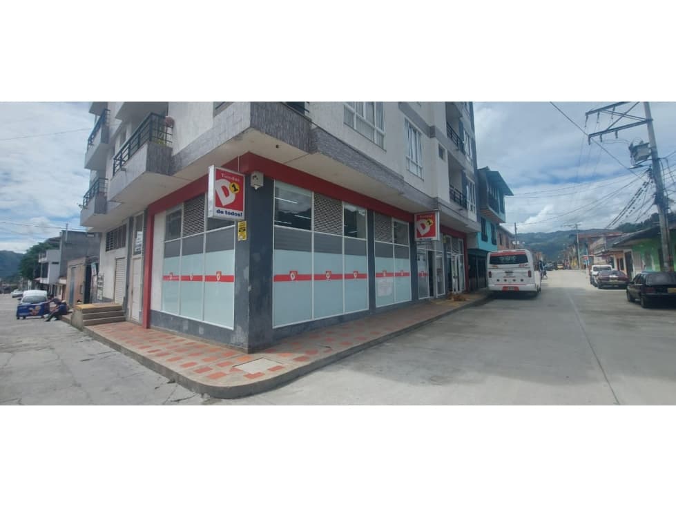 Se VENDE local en Cajamarca con renta - 1