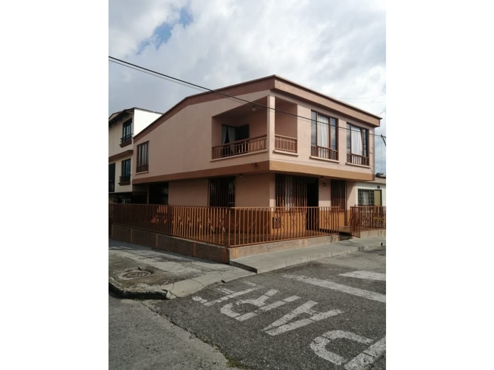 CASA SOBRE AVENIDA ESQUINERA  SECTOR OCCIDENTE - 1