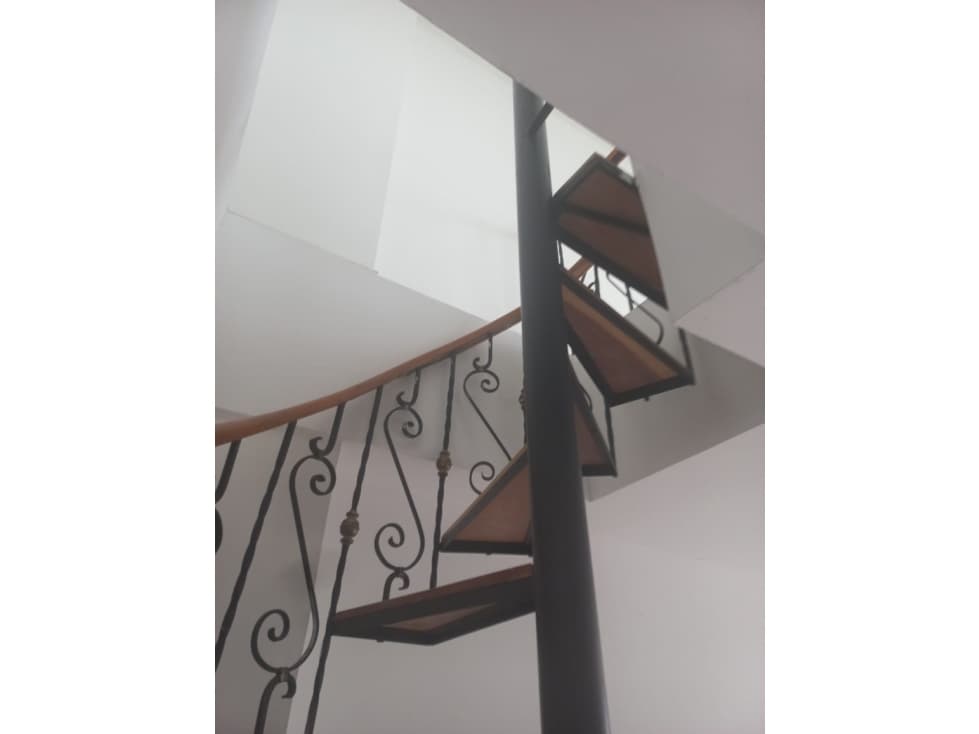 Venta- permuto fabuloso local dúplex en Cota - 1