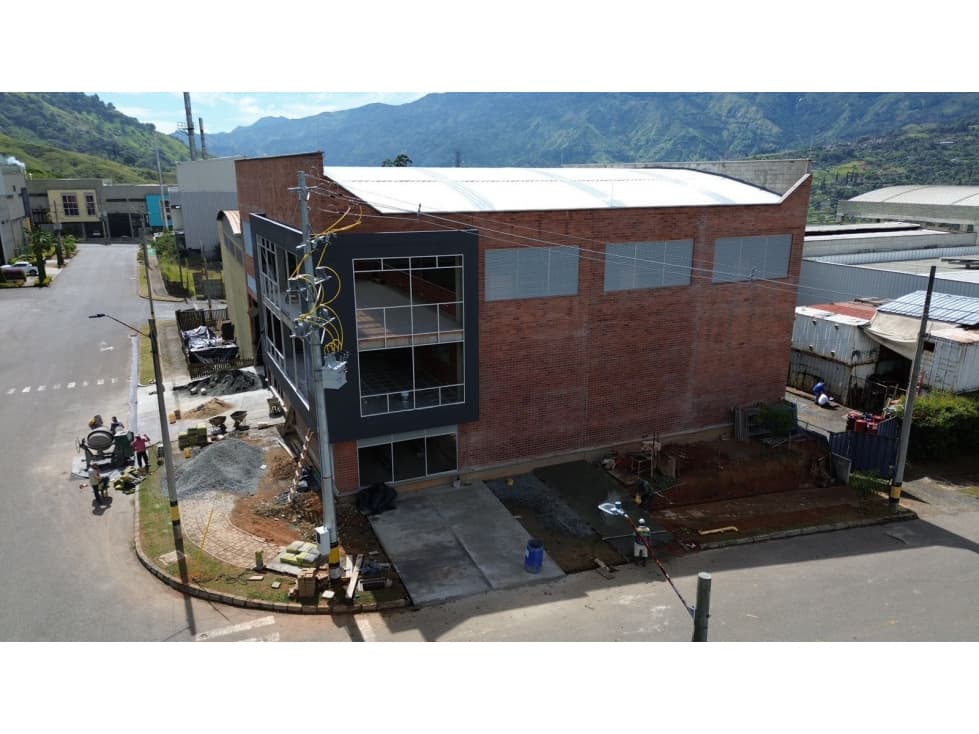 ARRIENDO BODEGA EN GIRARDOTA - 1