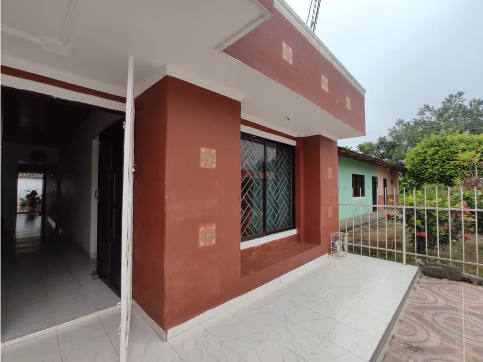 ARRIENDO CASA AMPLIA EN BARRIO SANTA TERESA CERETE - 1