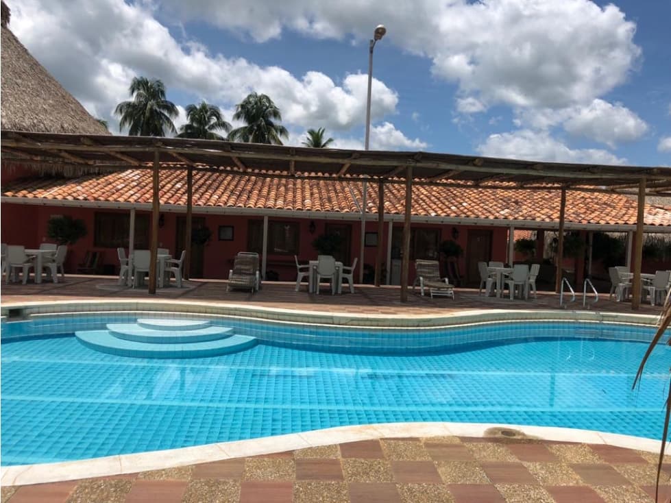 HERMOSA FINCA DE DESCANSO EN ARRENDO VÍA A PLANETA RICA - 1