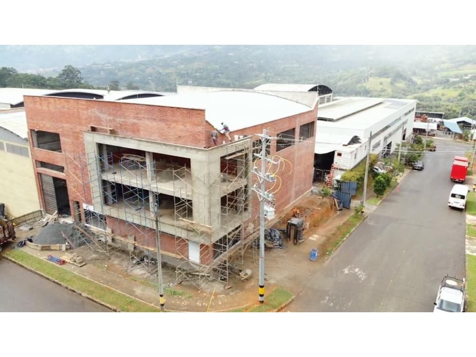 SE ARRIENDA BODEGA GIRARDOTA - 1