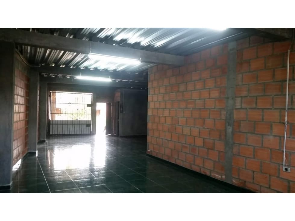 SE VENDE LOCAL. VIA PRINCIPAL SANTA ANA - 1