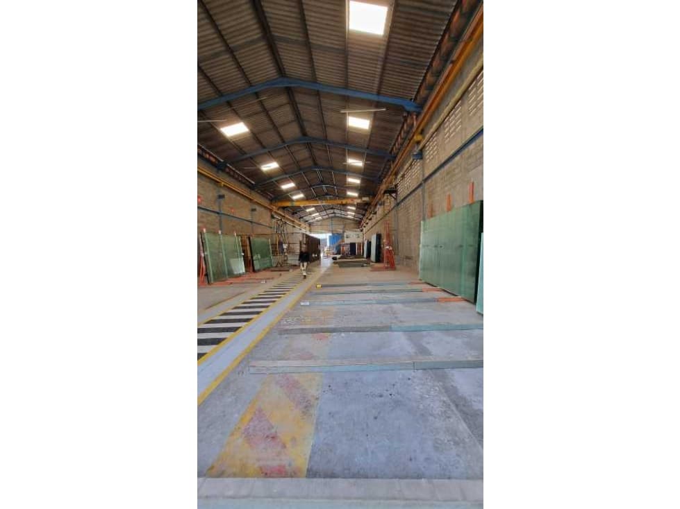 ARRIENDOS BODEGA CIRCUNVALAR - 1