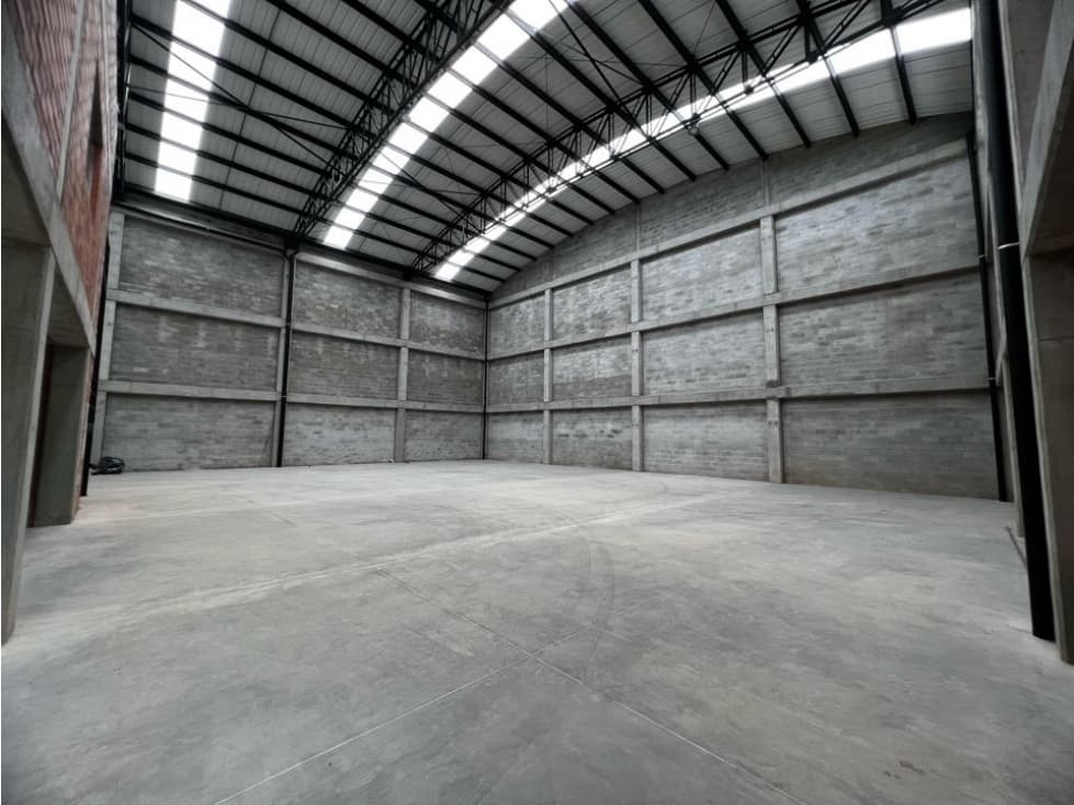 Bodega en arriendo Girardota // 696 m2 Parque Industrial - 1