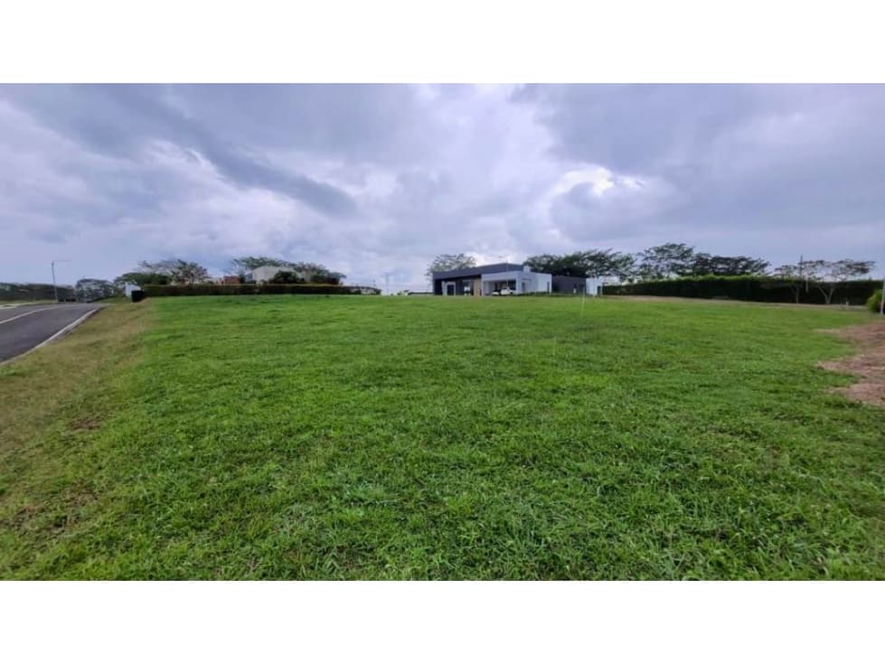 SE VENDE LOTE  EN CERRITOS PEREIRA - 1