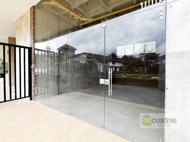 LOCAL COMERCIAL EN EL RETIRO - 1