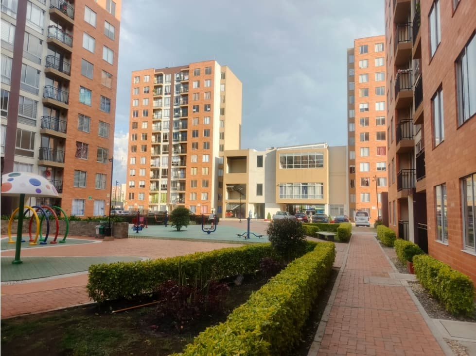 Apartamento en venta en conjunto cerrado, Madrid - 1