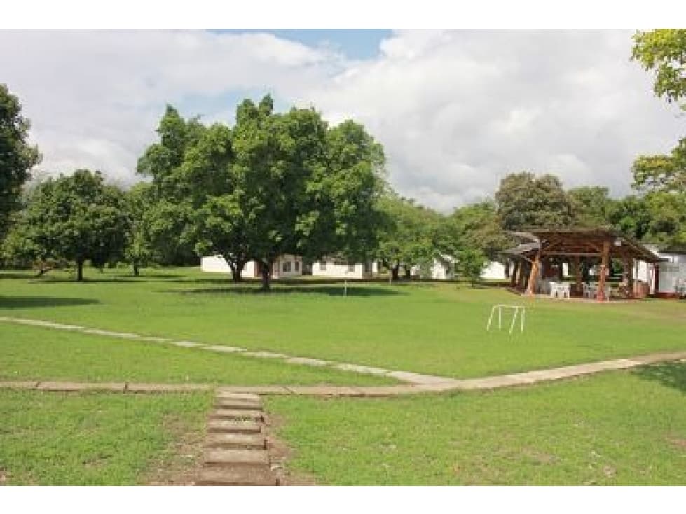 Oportunidad : Hotel en Venta excelente ubicación en Ricaurte - 1