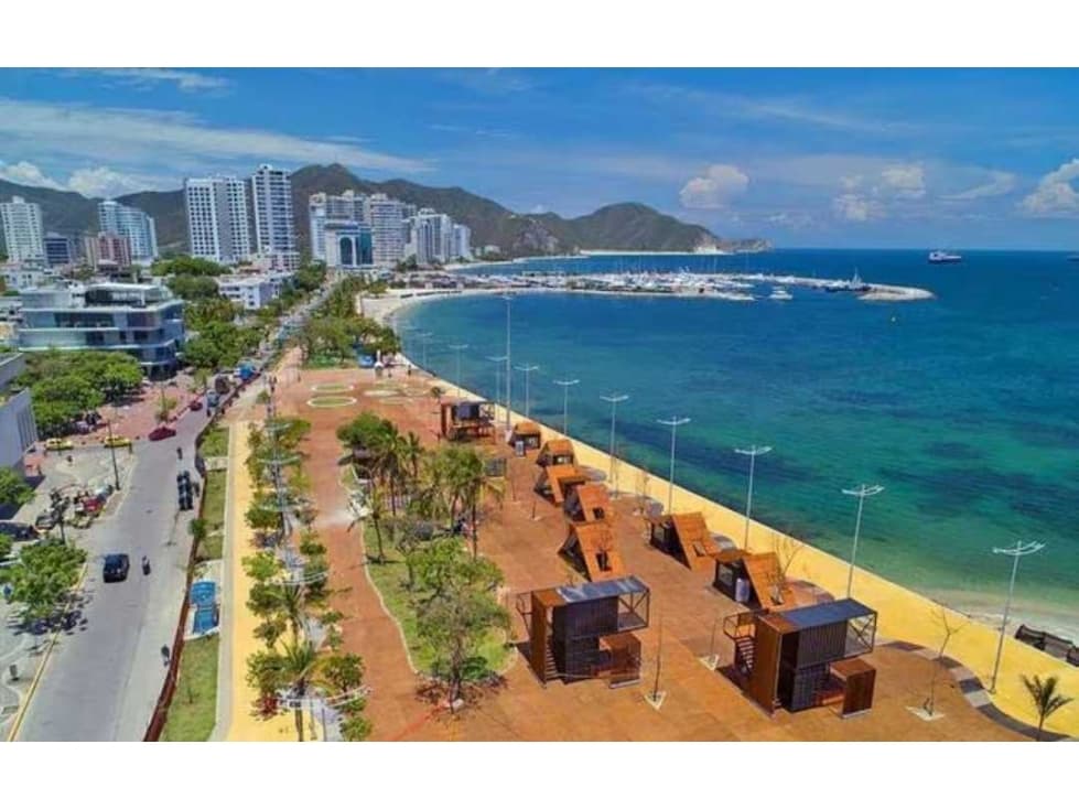Acogedor hotel de 3 pisos a solo 50 mtrs de la playa, centro histórico - 1