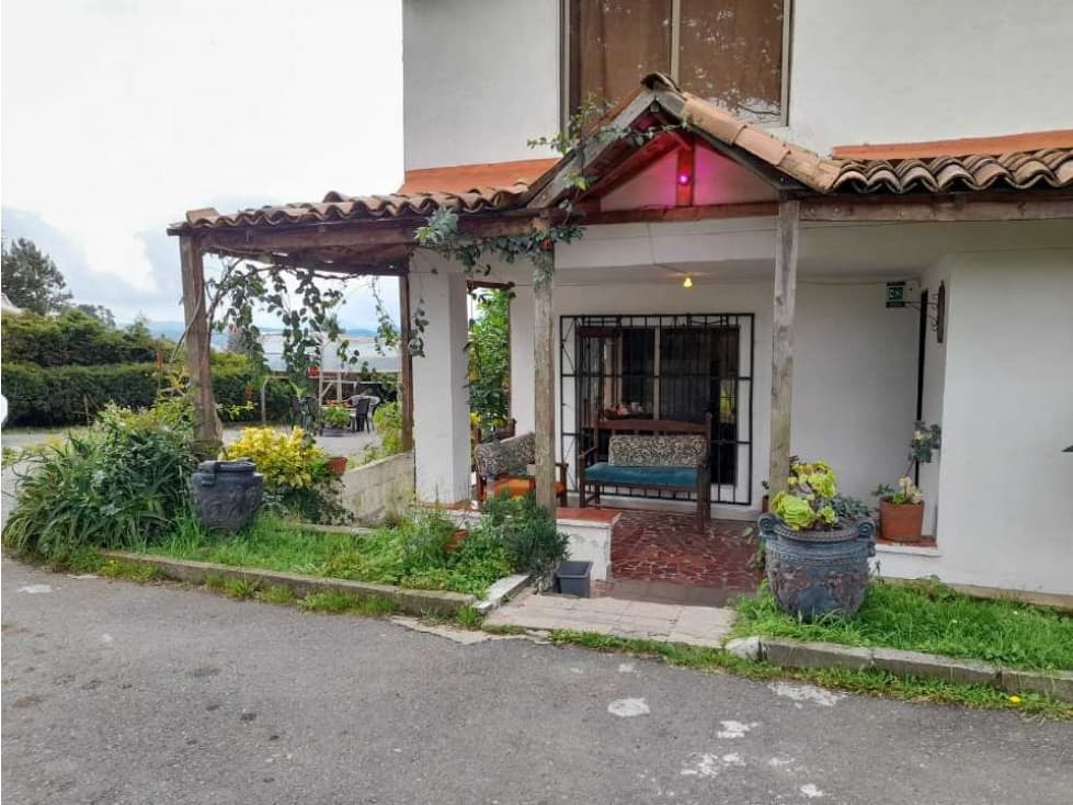 Edificio con 10 apartamentos y Restaurante en Santa Elena Piedra Gorda - 1