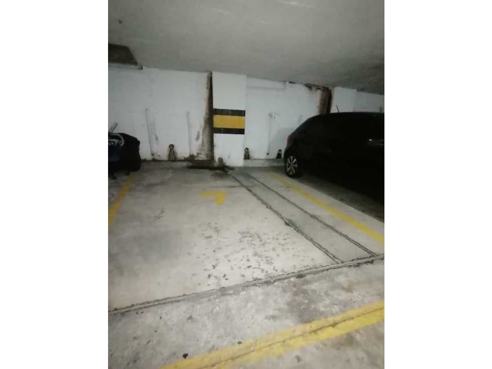 Parqueadero a la venta en edificio cerca al cable - 1