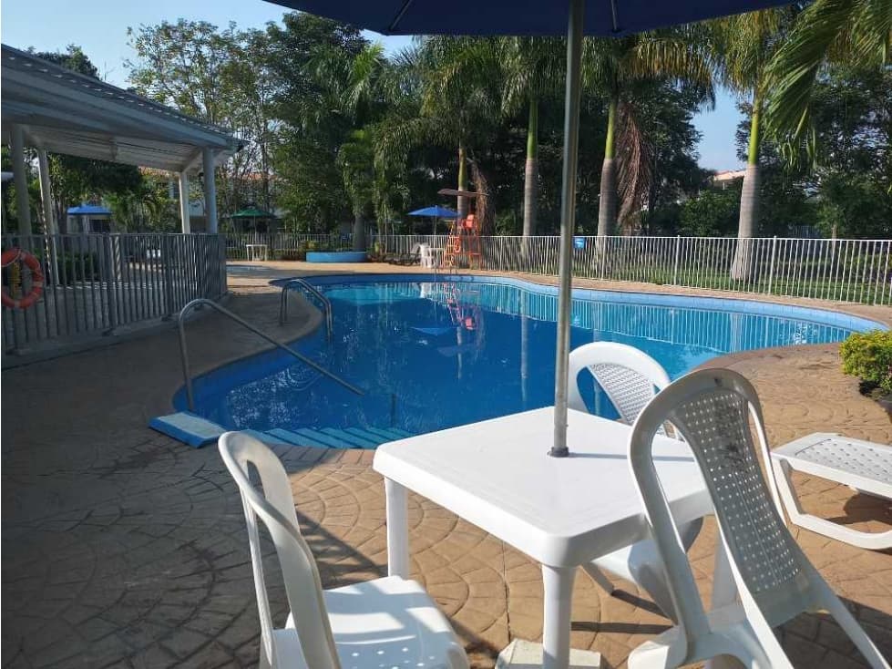 Vendo o permuto linda casa el condominio en El castillo. - 1