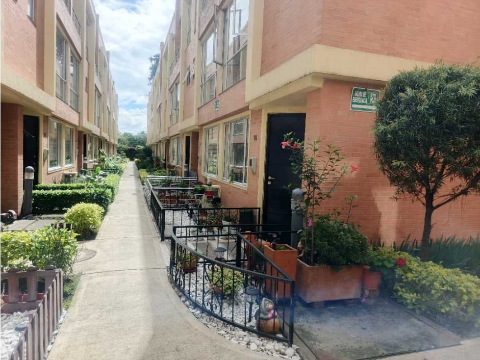 Venta casa esquinera en conjunto cerrado en Funza - 1