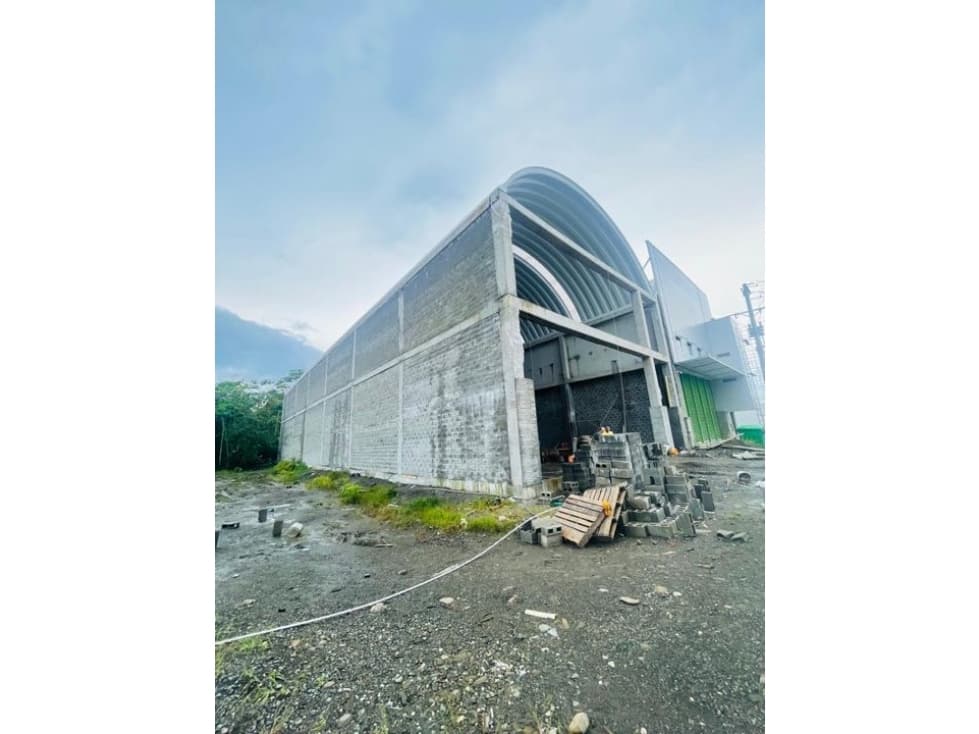Bodega en la Milla de oro de Uraba - 1