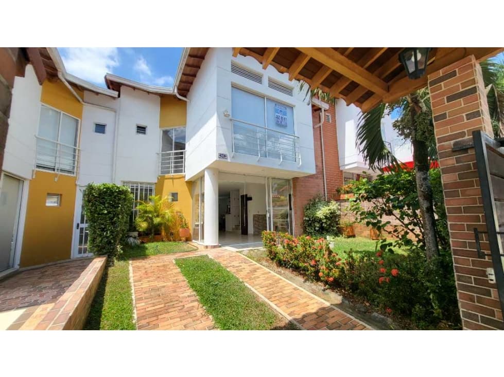 HERMOSA CASA PARA ARRIENDO EN SAN JERONIMO - 1