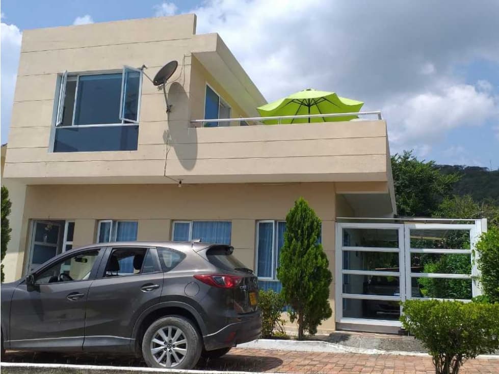 Casa Campestre en Condominio de Anapoima y Apulo - 1