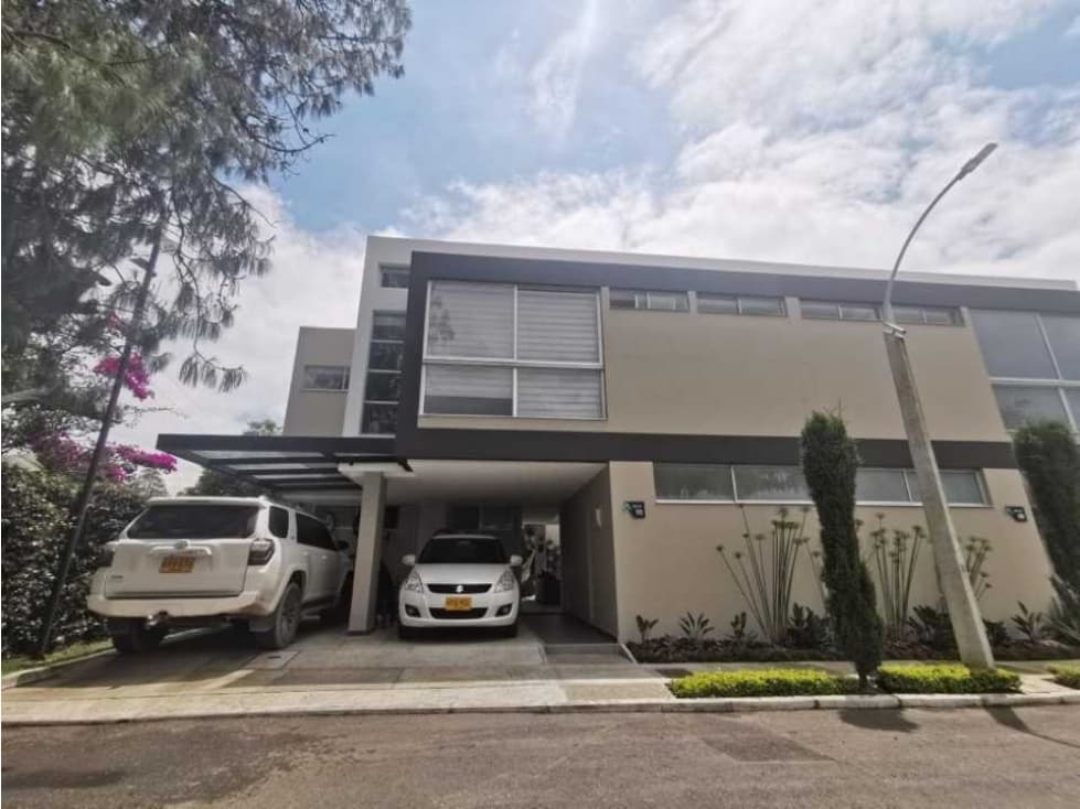 Casa Rionegro llanogrande sector Gualanday. Se vende - 1