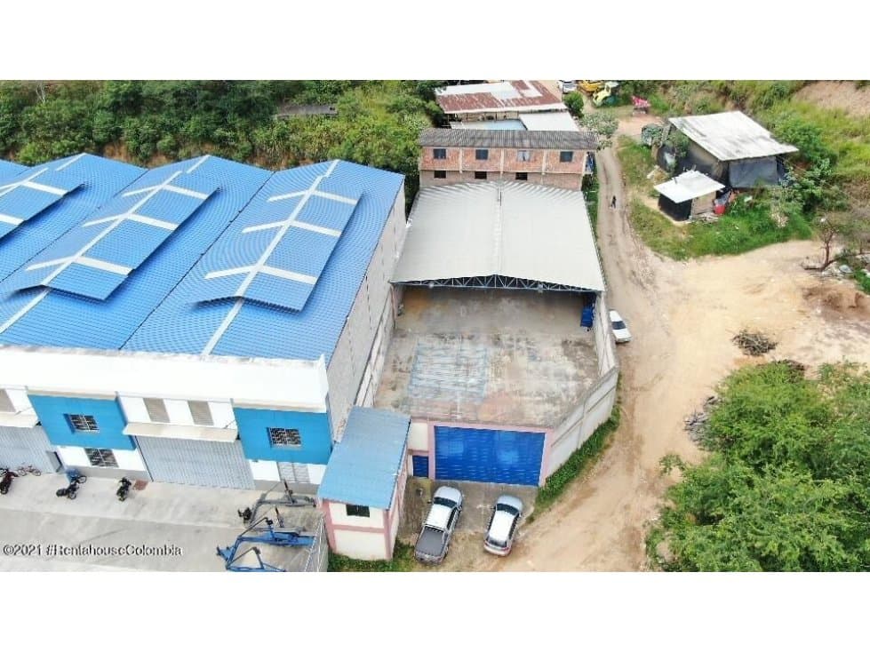 Comercial en Balcones del Portal RAH CO: 22-1484 - 1