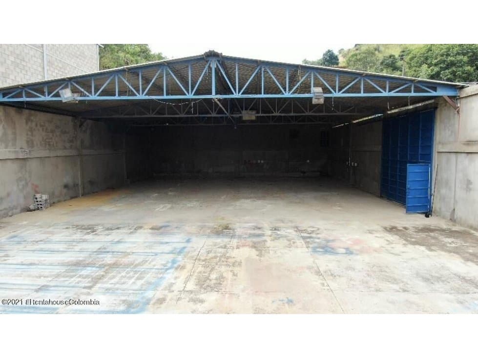 Comercial en Balcones del Portal RAH CO: 22-1483 - 1