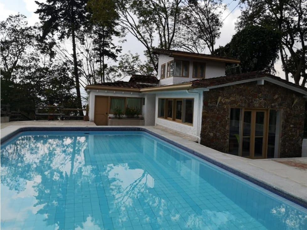 ESPECTACULAR CASA INDEPENDIENTE LOMA DEL CHOCHO - 1