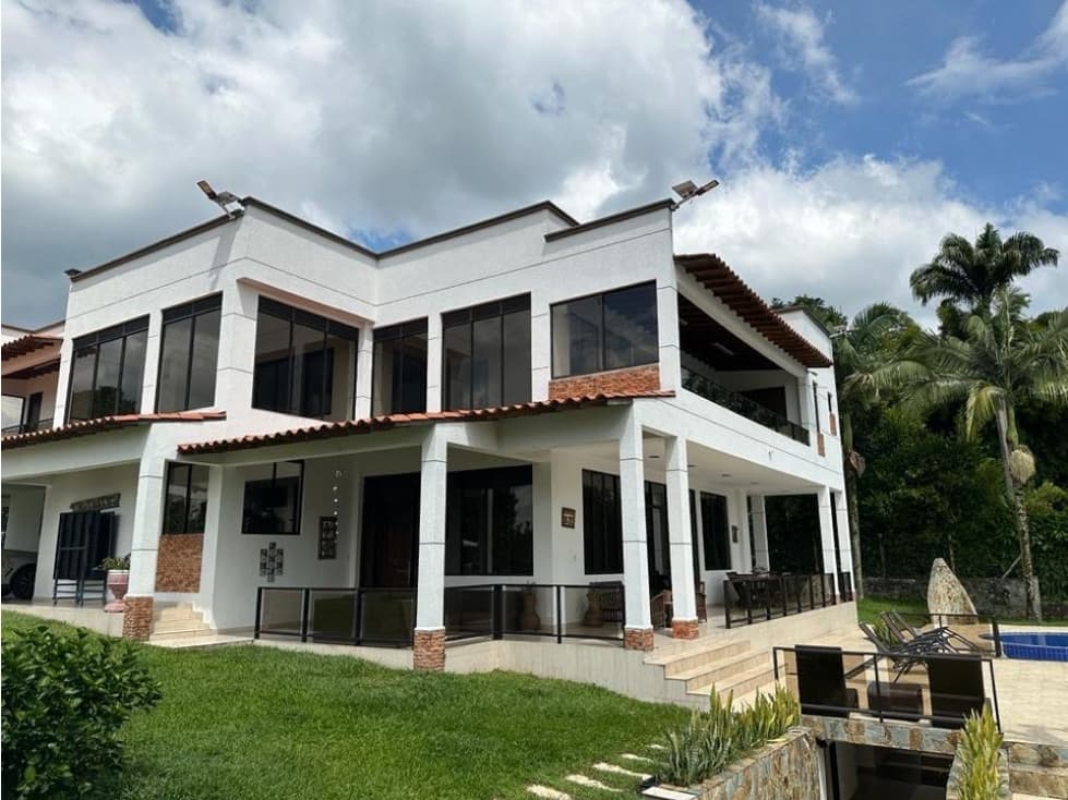 Casa Campestre sobre vía Principal Tebaida Armenia - 1