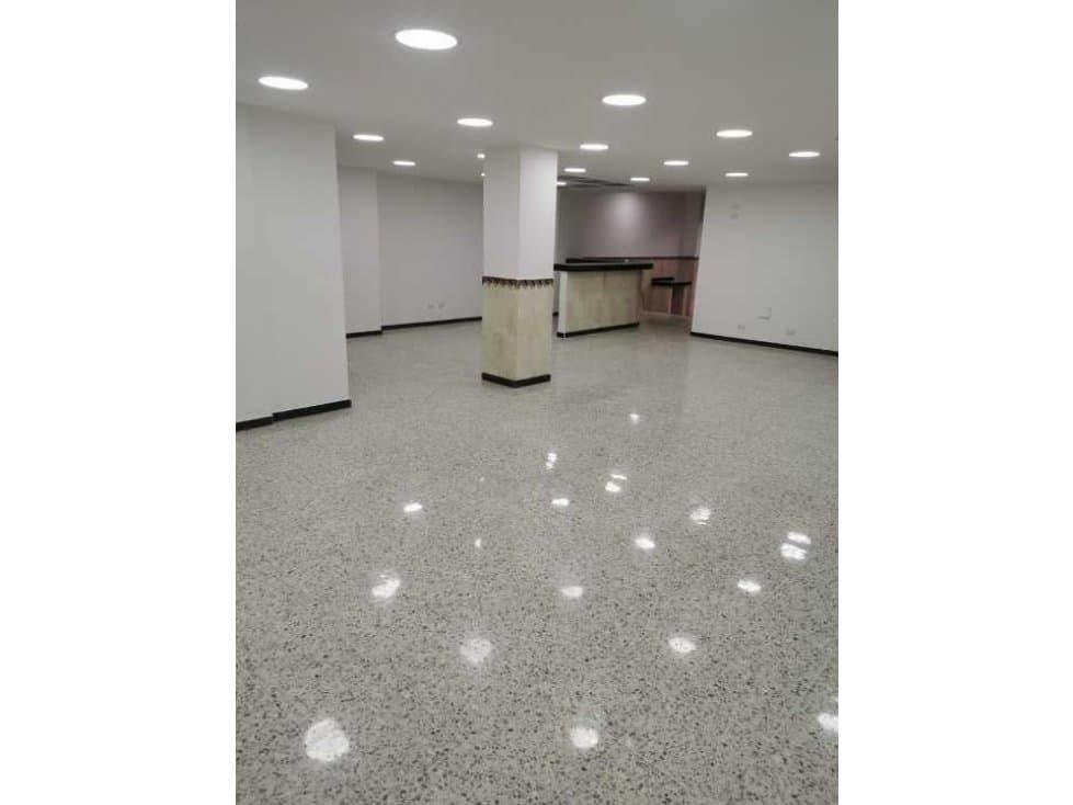 RENTO AMPLIA OFICINA CON REMODELACIÓN INTERNA EN GUADALUPE - 1