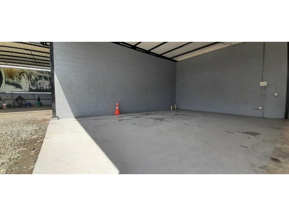 Local para el arriendo para servicio automotriz en Marinilla Ant - 1