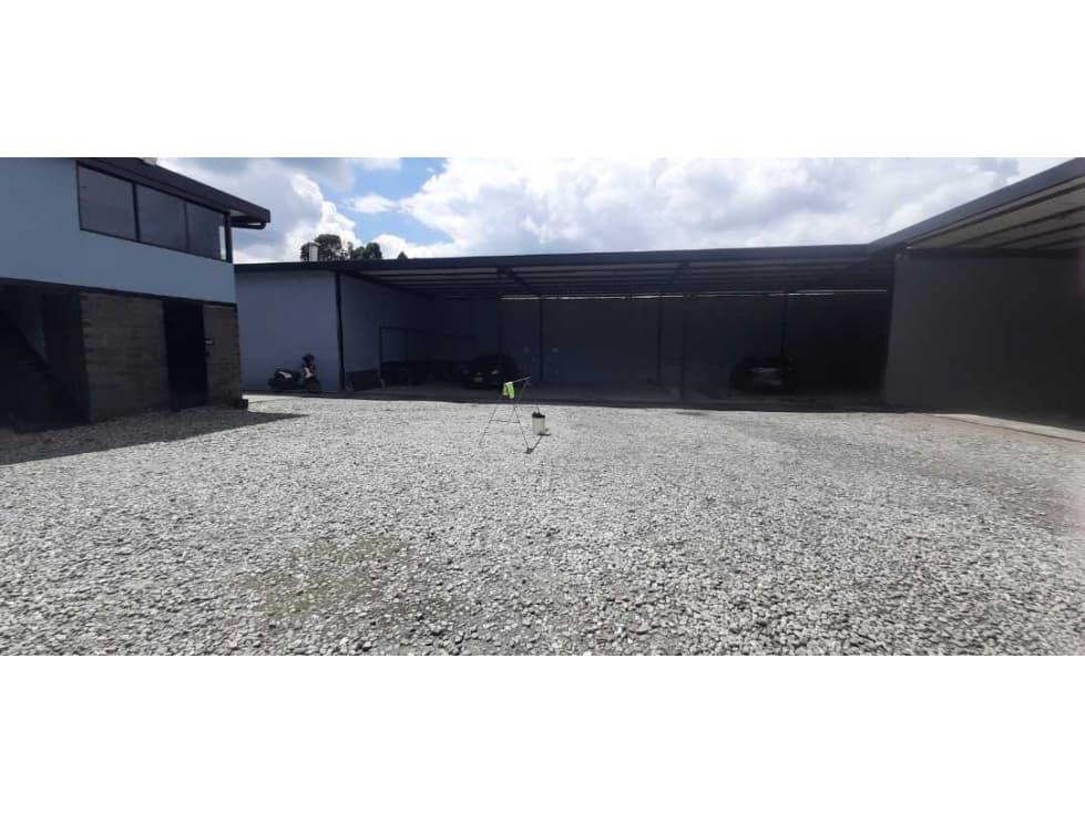 Local para servicio automotriz para el arriendo en Marinilla Ant - 1