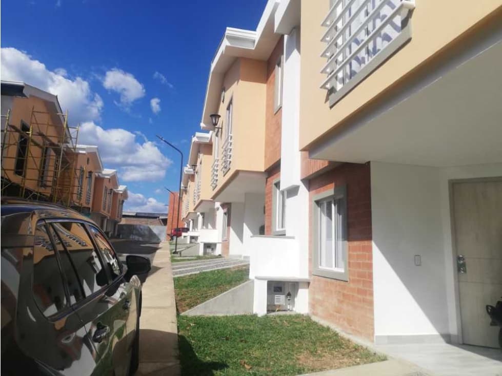 LUXA INMOBILIARIA VENDE CASA CONJUNTO CERRADO MONTERREY. ZONA NORTE - 1