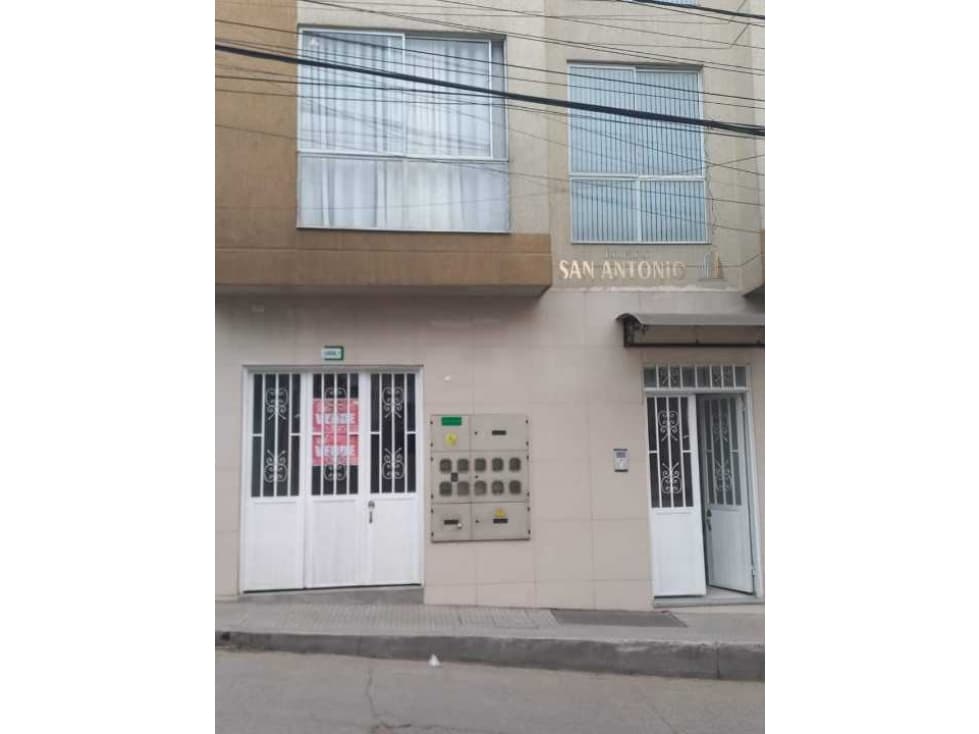 Se vende apartaestudio en el Edificio San Lucas. - 1