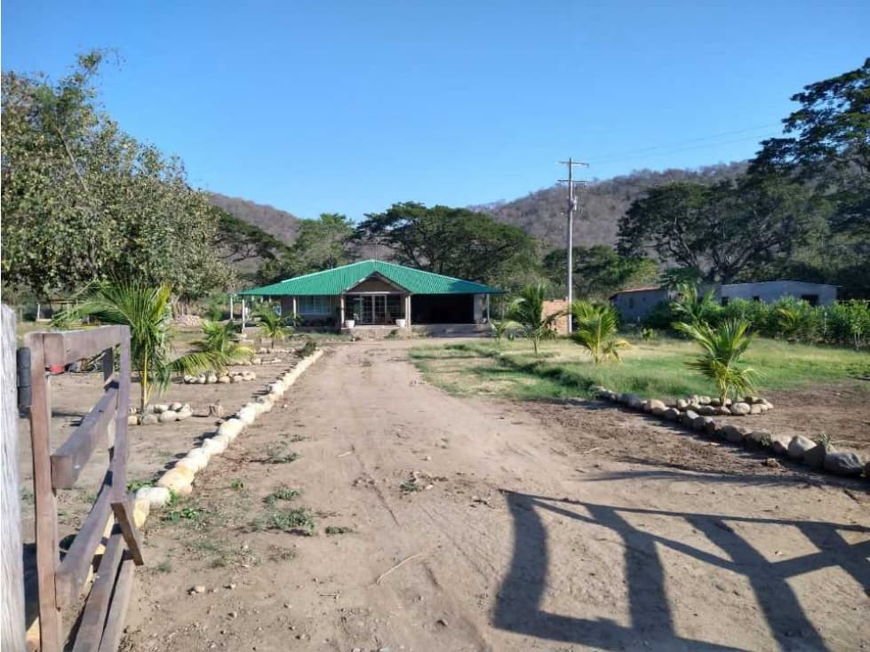 SE VENDE HERMOSA CASA CAMPO VIA LA MESA - 1