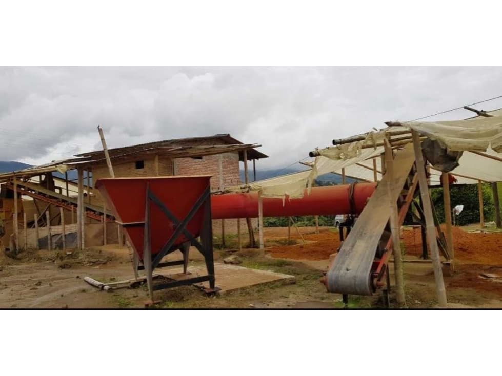 VENTA DE FINCA CON MINA EN PRODUCCIÓN DE BENTONITA - 1